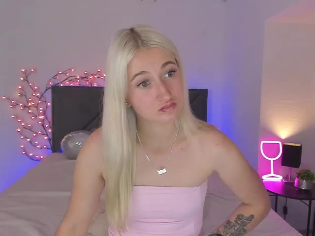 HollyTaillor Live Sex December 17, 2025