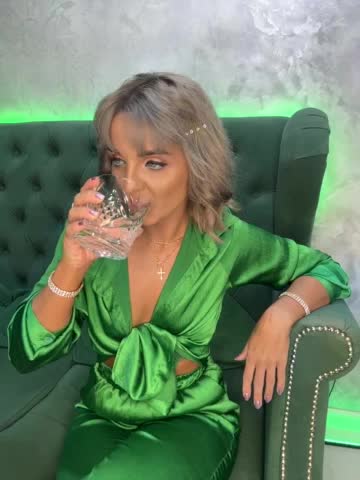 Darina_ Live Sex December 17, 2025