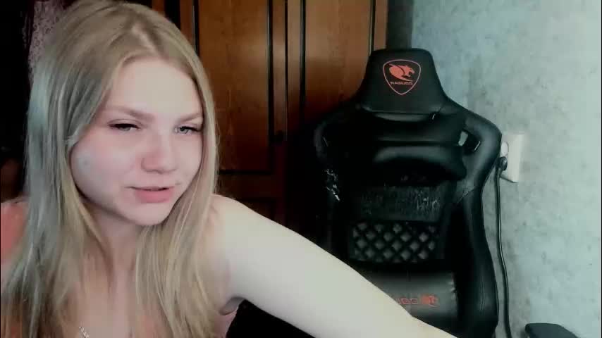 emmafrizea Live Sex December 14, 2025