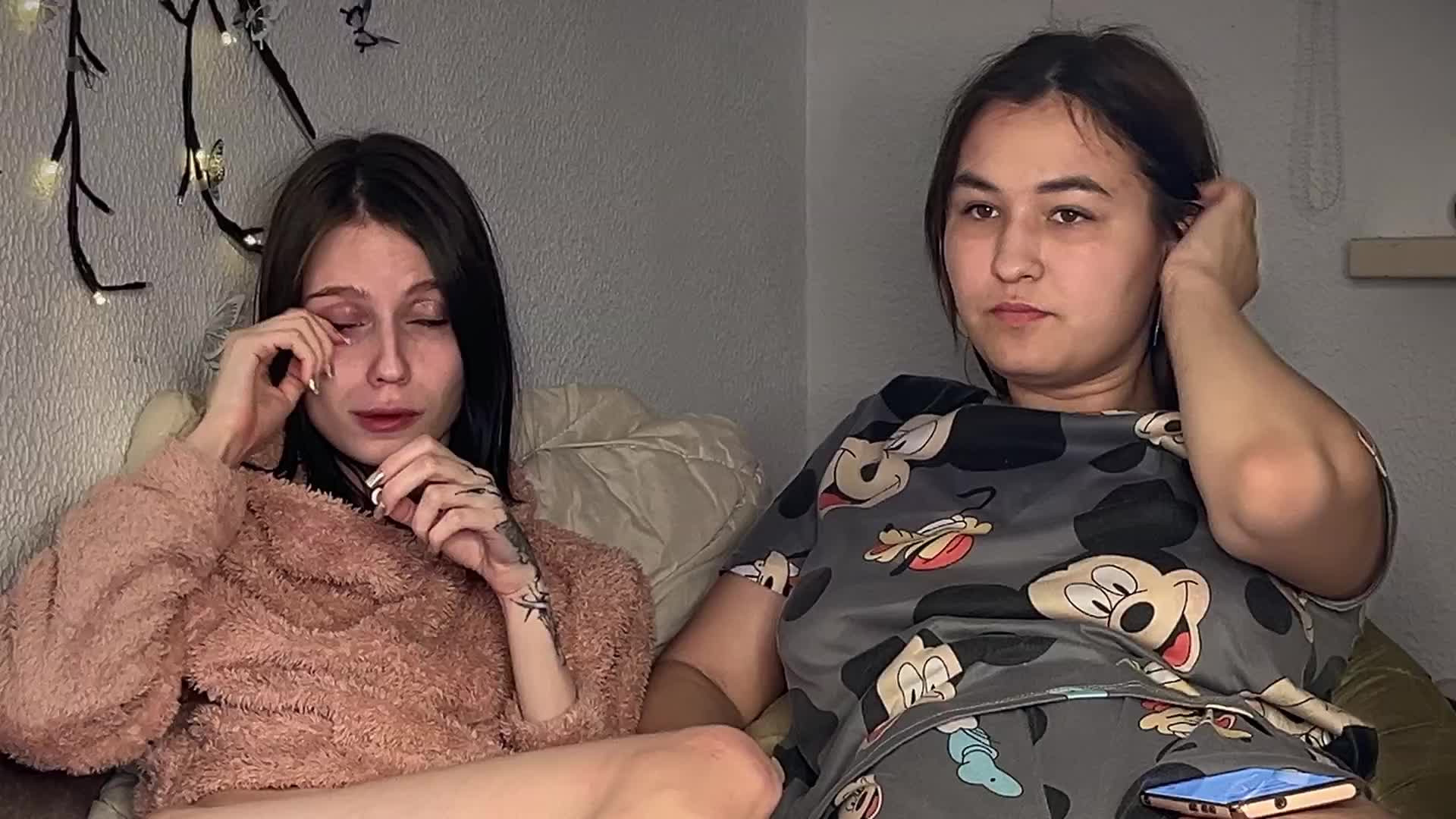 ZoyaVikki Live Sex December 15, 2025