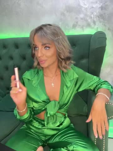 Darina_ Live Sex December 17, 2025