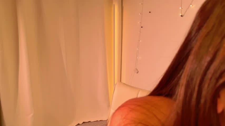 EmiliaDreams Live Sex December 17, 2025