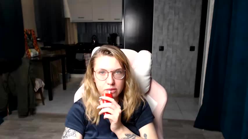 Reginasmilee Live Sex December 17, 2025