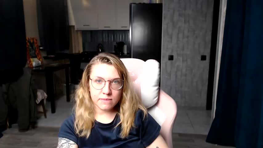 Reginasmilee Live Sex December 17, 2025
