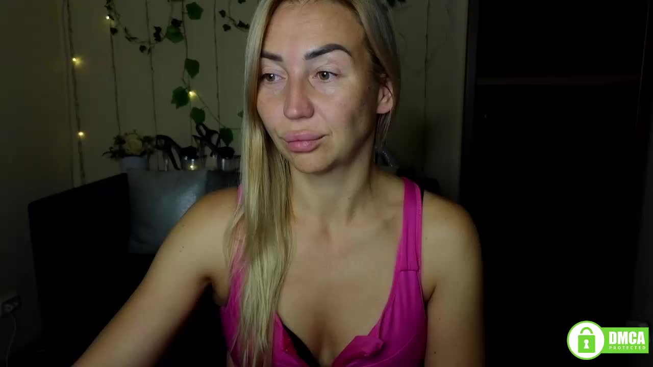 Jullyblondkiss Live Sex December 14, 2025