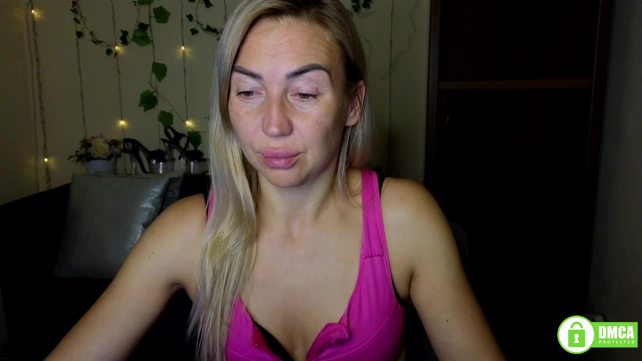 Jullyblondkiss Live Sex December 14, 2025