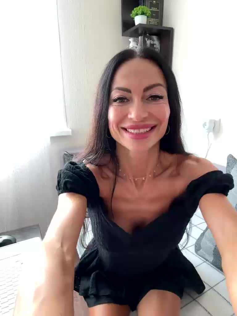 AdrienneBourget Live Sex December 12, 2025