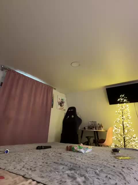 -MaybeBaby- Live Sex December 18, 2025