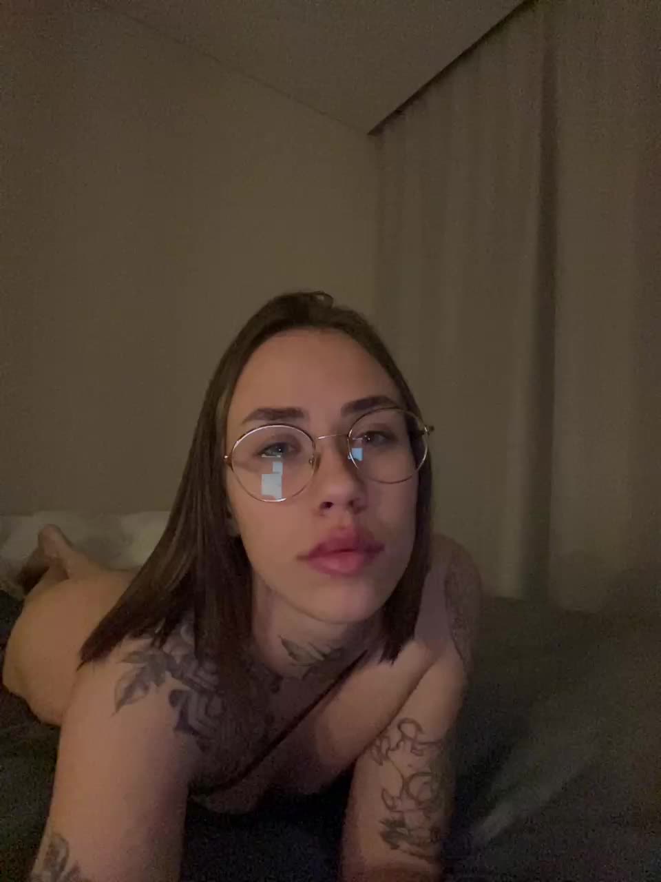 v_-_-_v Live Sex December 14, 2025