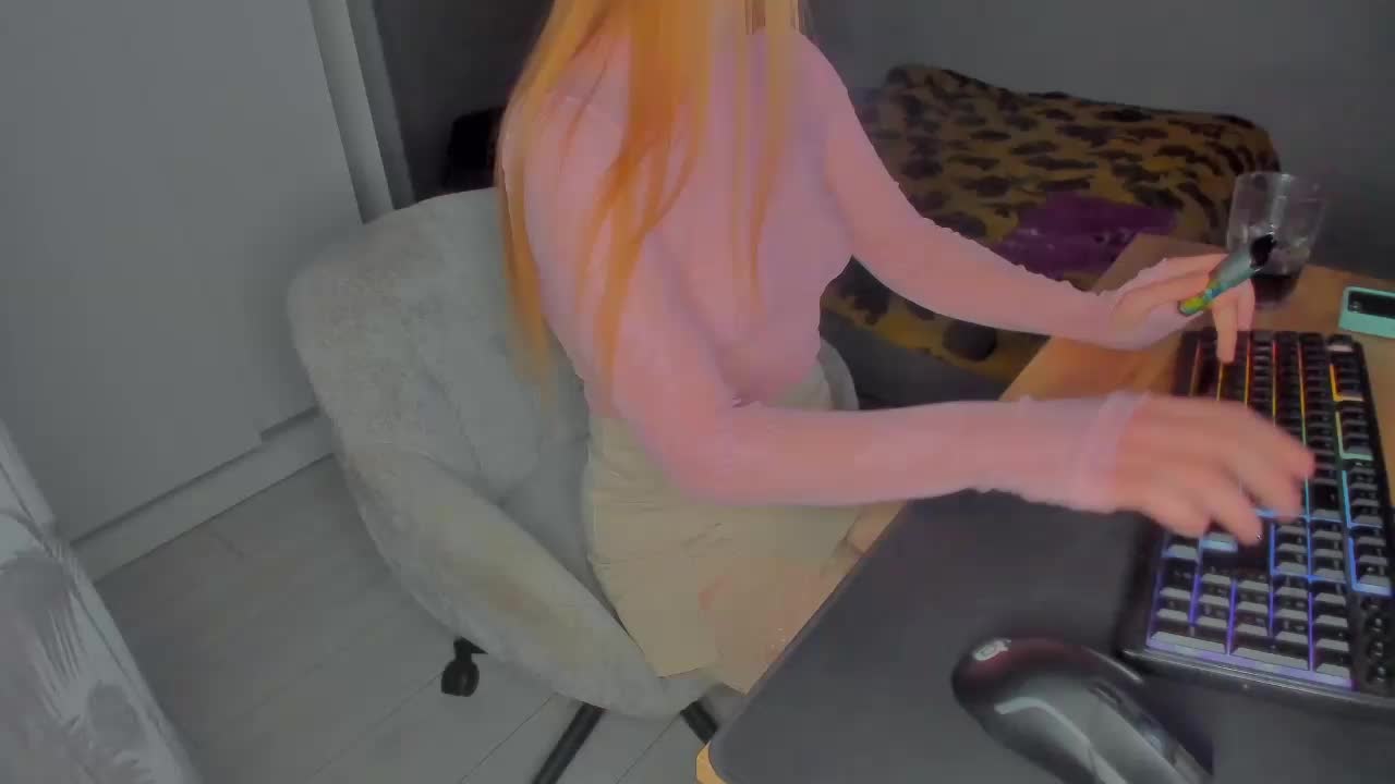 LoveLYYk Live Sex December 17, 2025