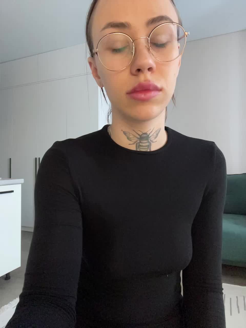 v_-_-_v Live Sex December 14, 2025