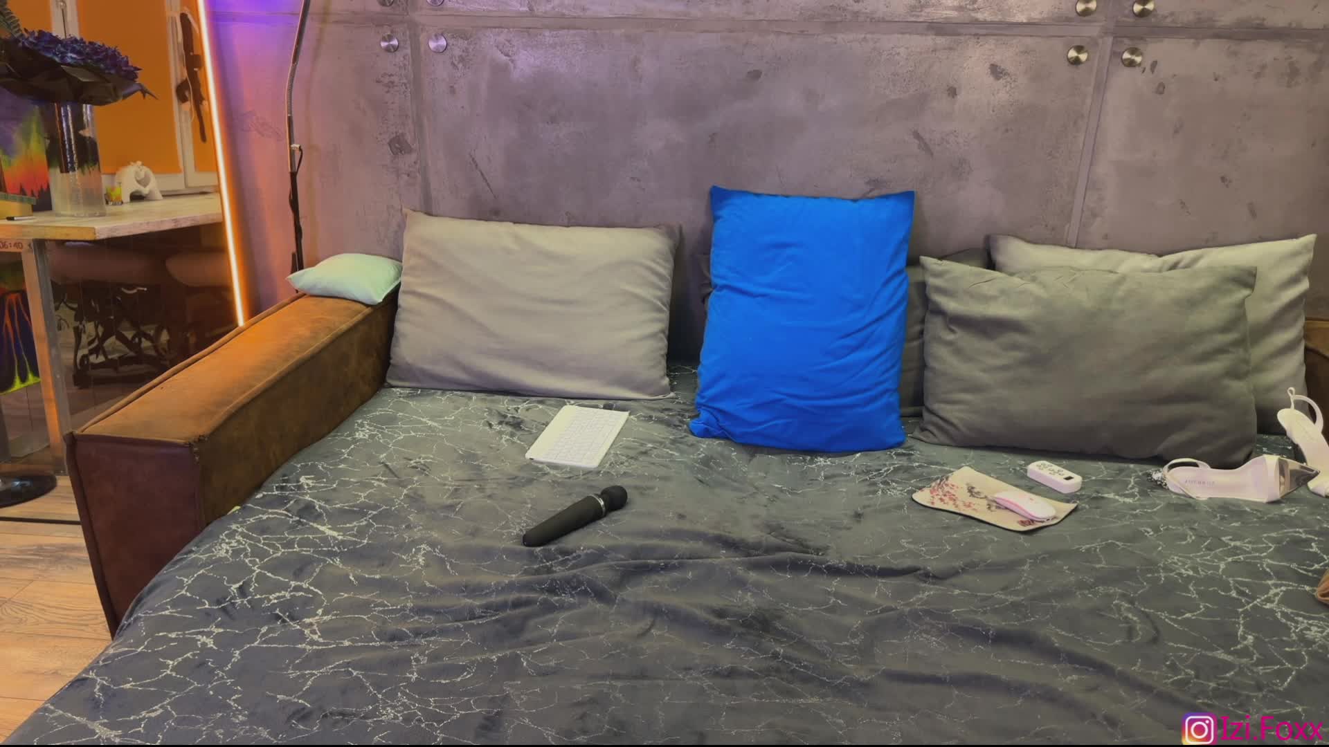 Na-izi Live Sex December 18, 2025