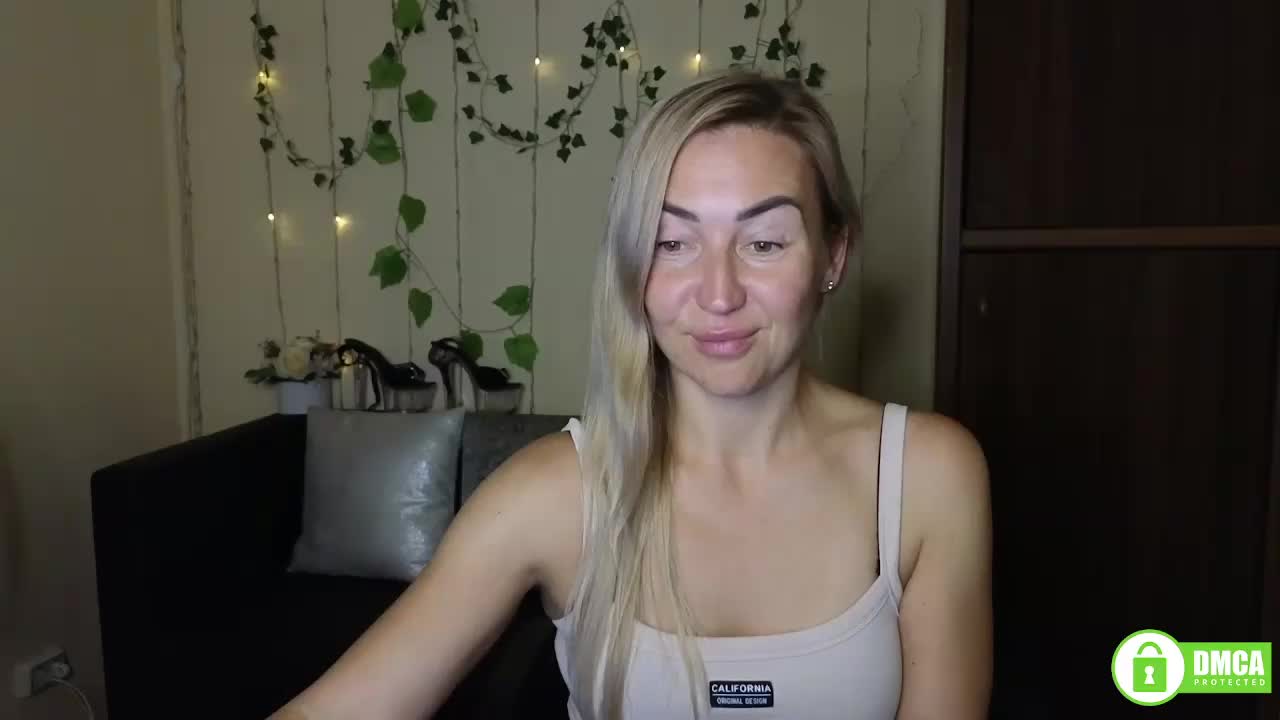 Jullyblondkiss Live Sex December 14, 2025