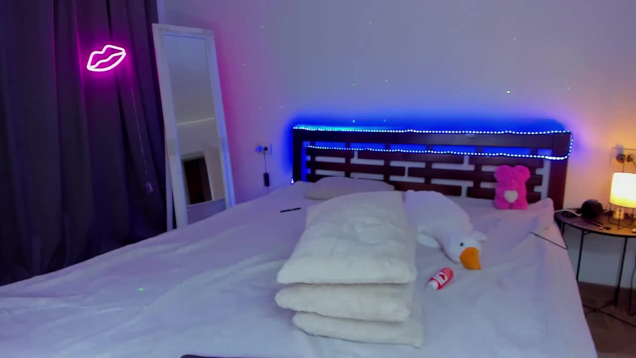 MikkiShows Live Sex 2025.09.19