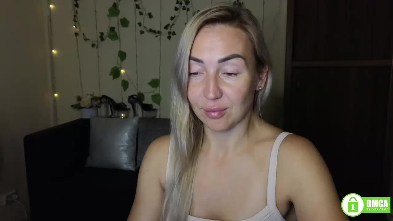 Jullyblondkiss Live Sex December 14, 2025