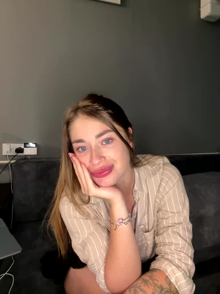 PrettyLion999 Live Sex December 17, 2025