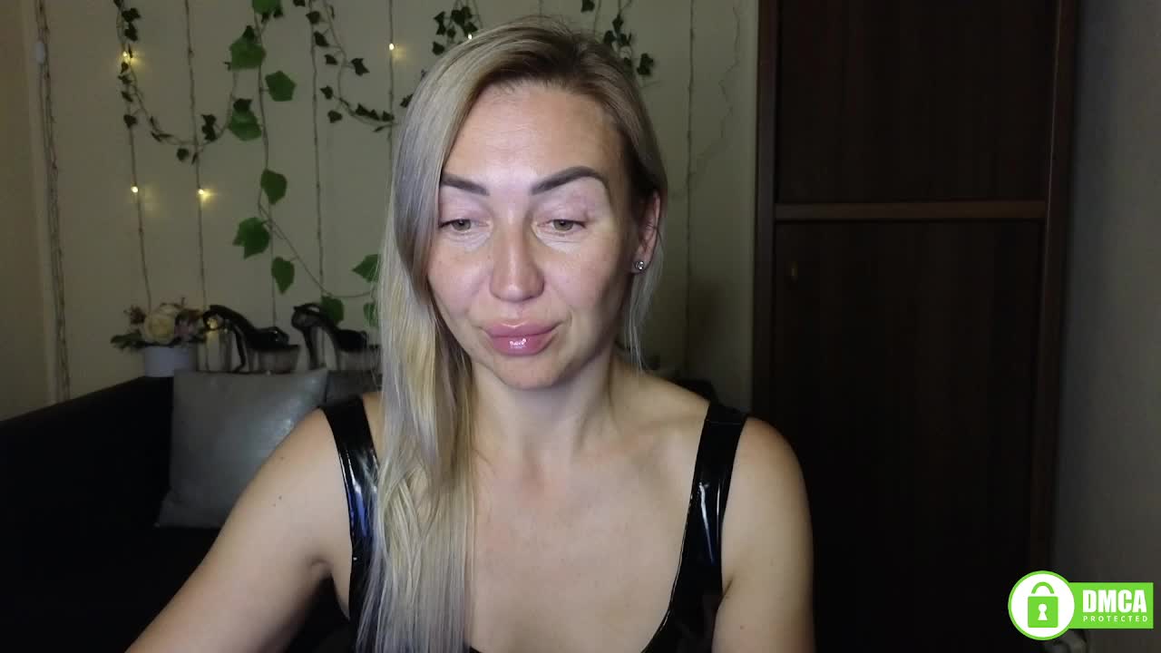 Jullyblondkiss Live Sex December 14, 2025