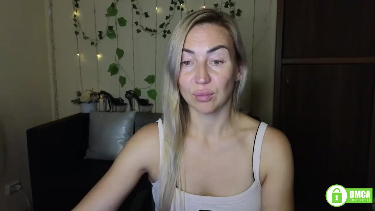 Jullyblondkiss Live Sex December 14, 2025