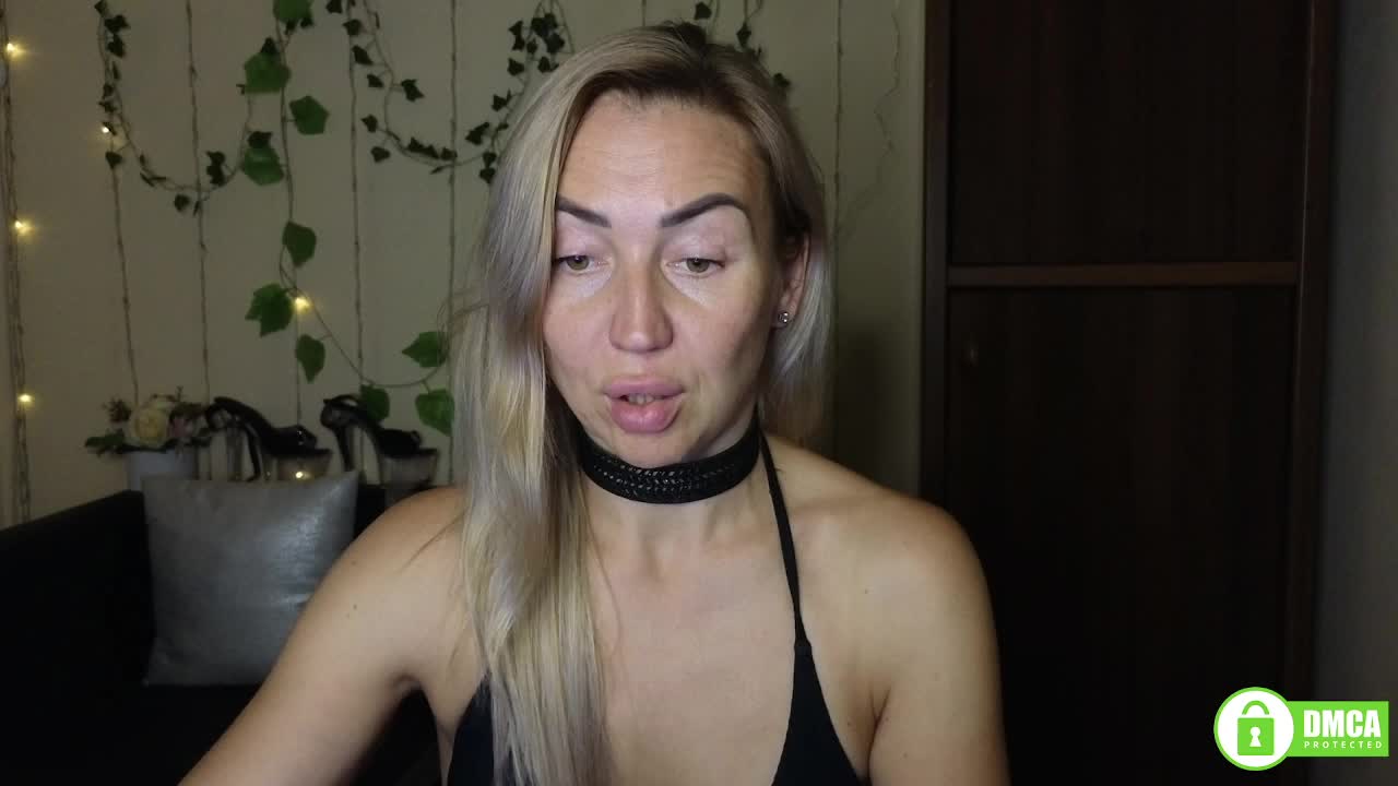 Jullyblondkiss Live Sex December 14, 2025