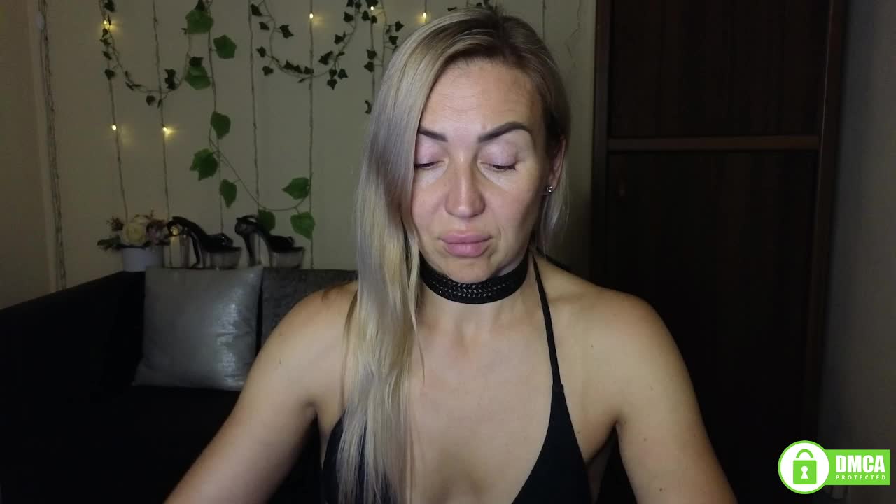 Jullyblondkiss Live Sex December 14, 2025