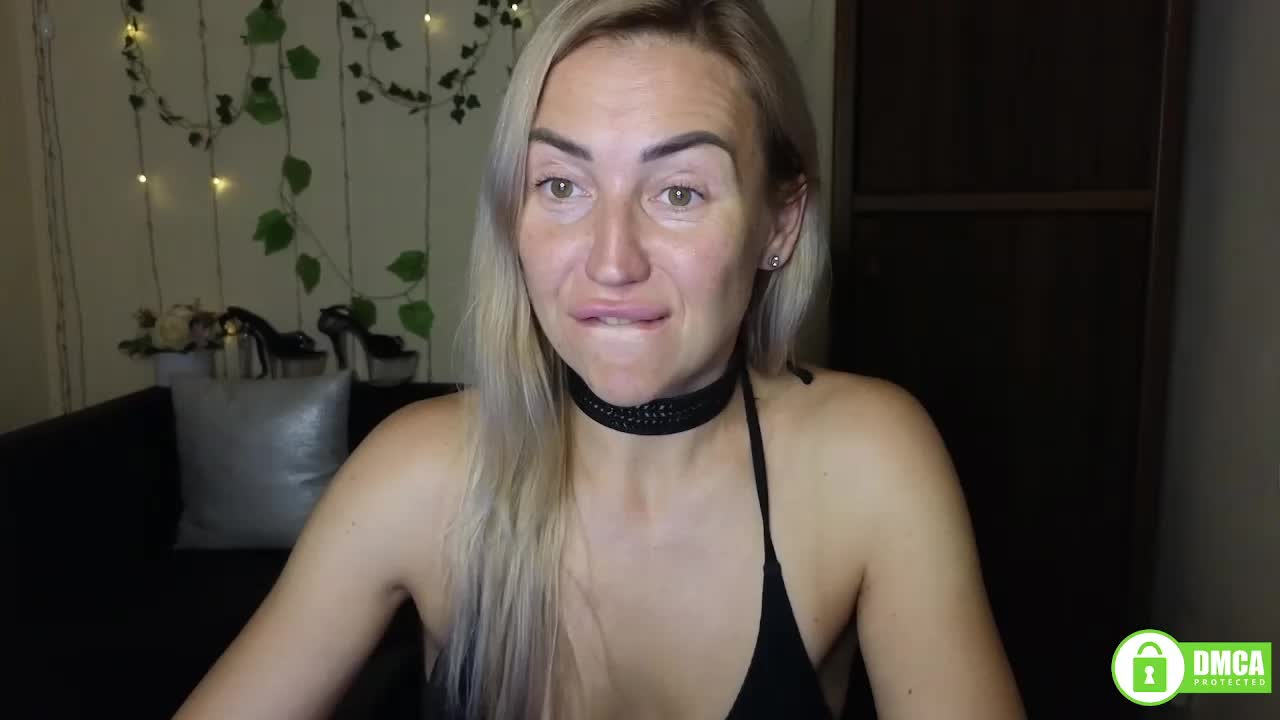 Jullyblondkiss Live Sex December 14, 2025