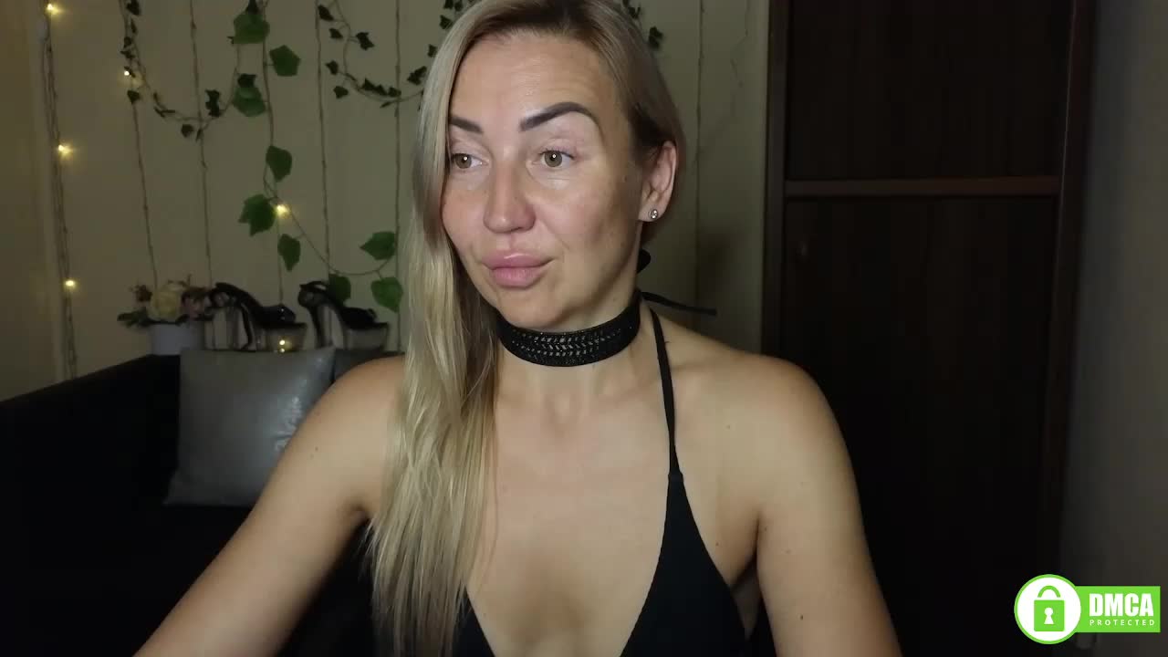 Jullyblondkiss Live Sex December 14, 2025