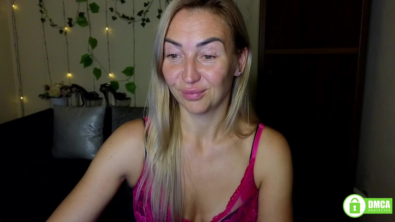 Jullyblondkiss Live Sex December 14, 2025