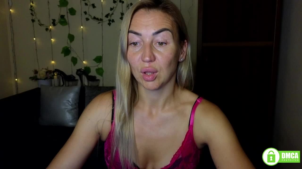 Jullyblondkiss Live Sex December 14, 2025