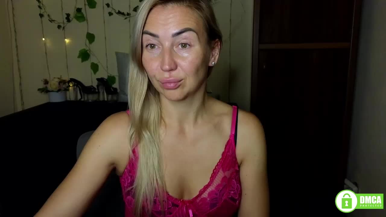 Jullyblondkiss Live Sex December 14, 2025