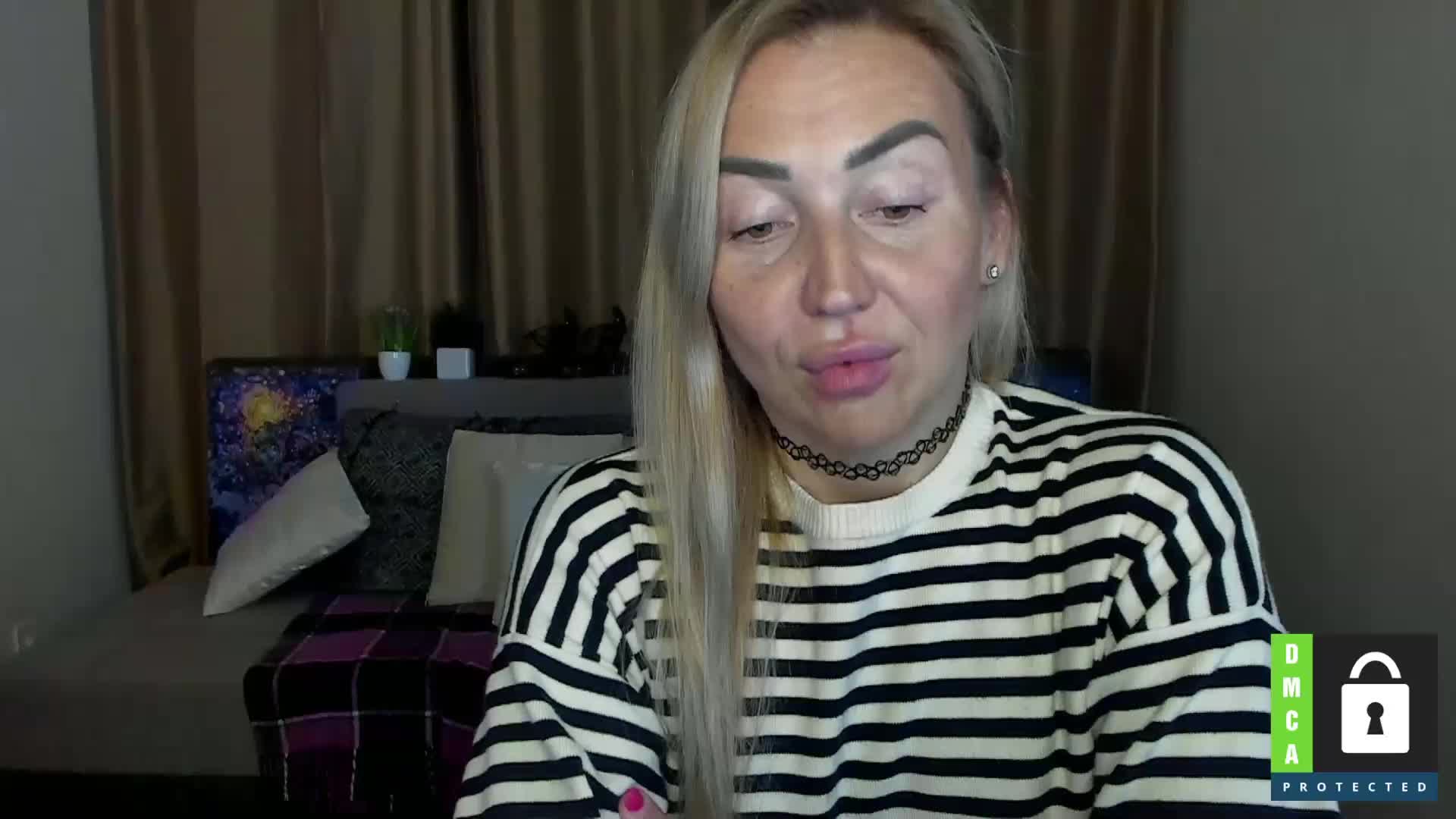 Jullyblondkiss Live Sex December 14, 2025