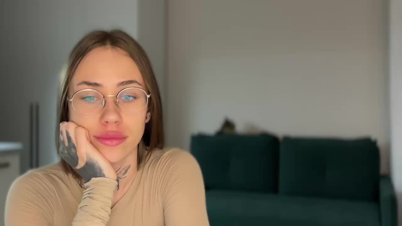 v_-_-_v Live Sex December 14, 2025