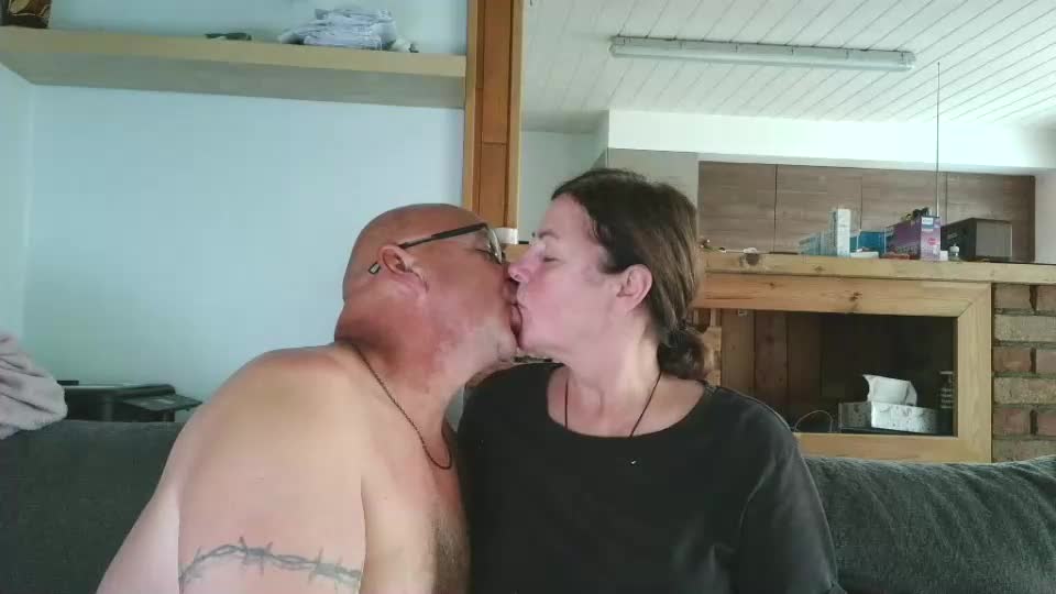 sanroom Live Sex December 14, 2025