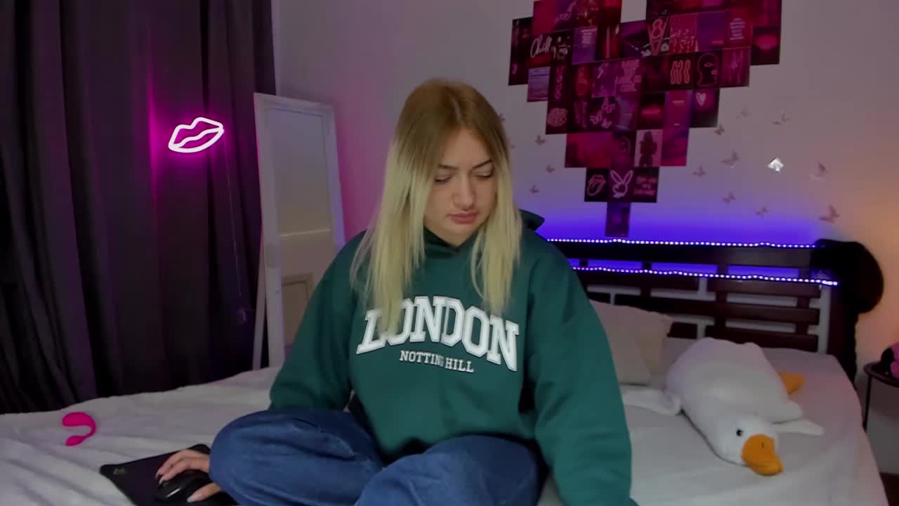 MikkiShows Live Sex 2025.09.26