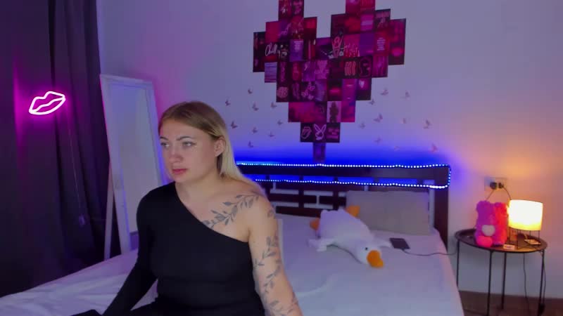 MikkiShows Live Sex 2025.09.24