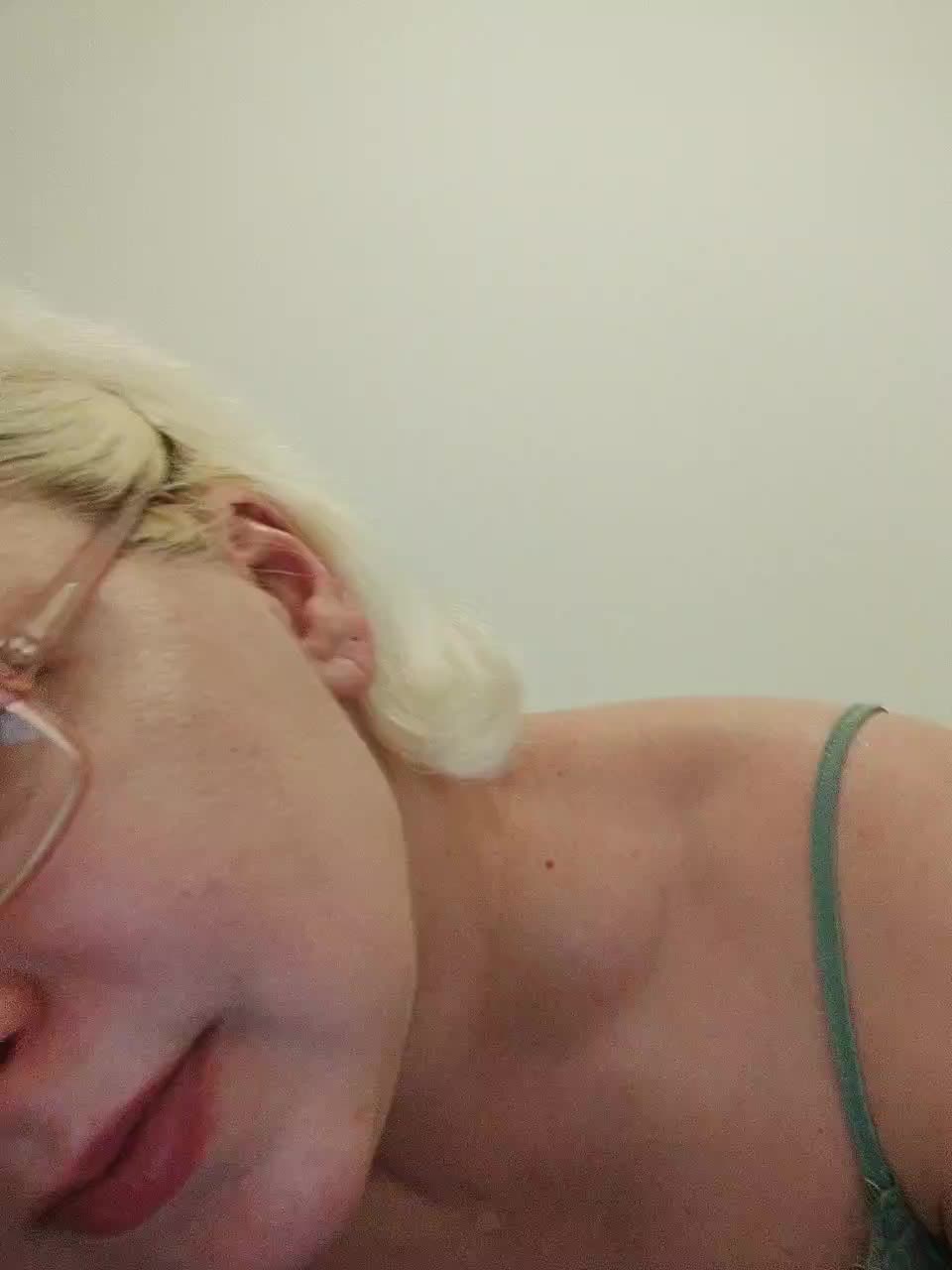 Vika211 Live Sex December 18, 2025