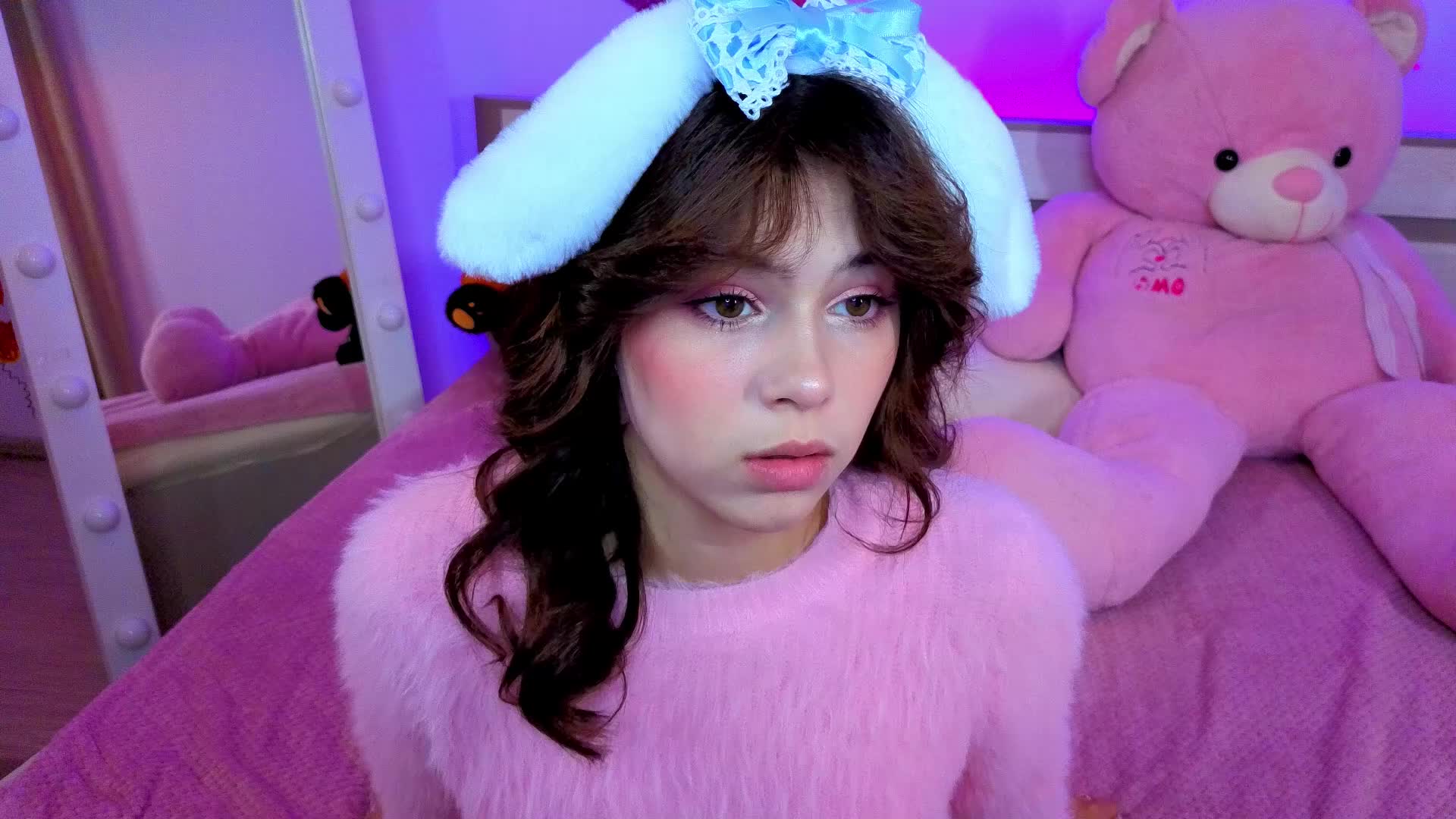 CoralineJones Live Sex December 19, 2025