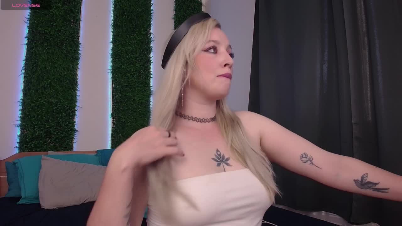 Nicole-Aniston Live Sex December 14, 2025