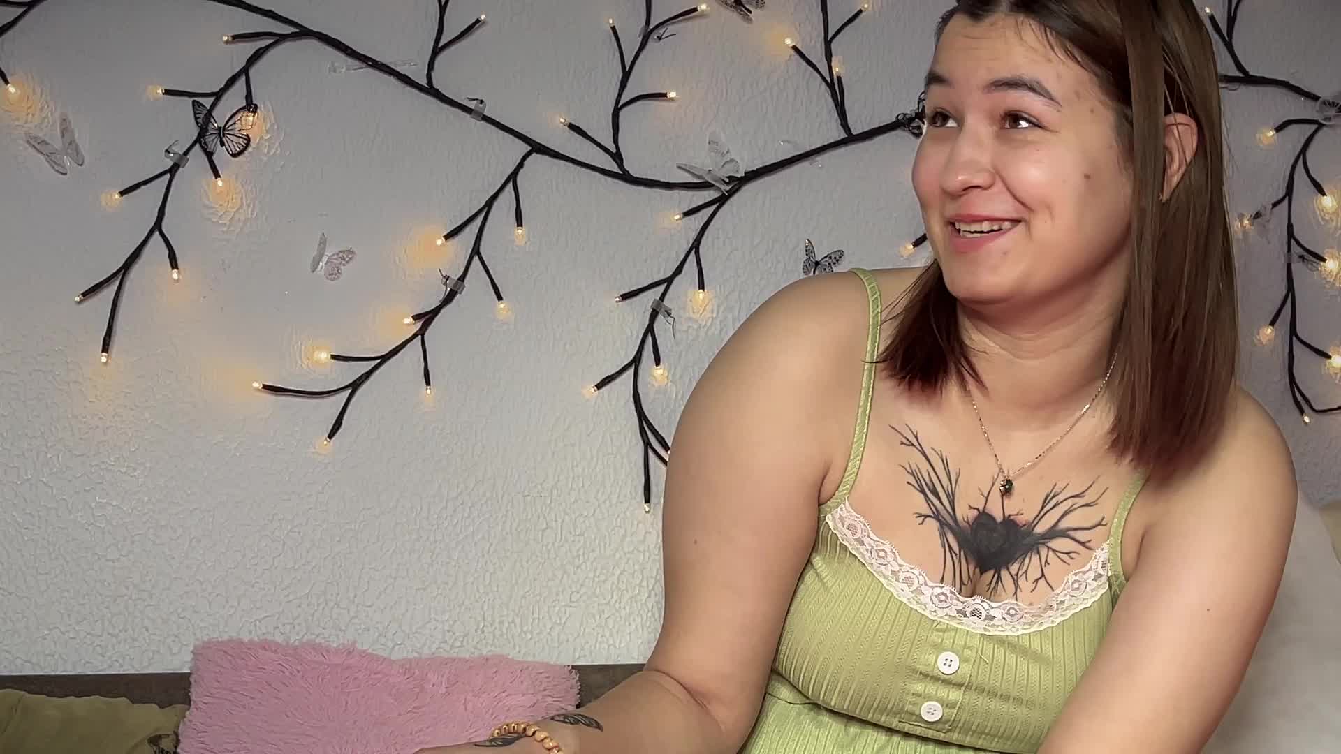 ZoyaVikki Live Sex December 15, 2025