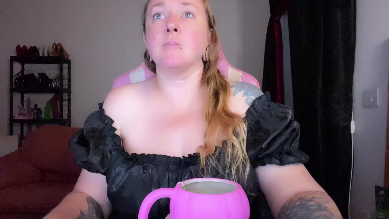 NylonQueen Live Sex December 14, 2025