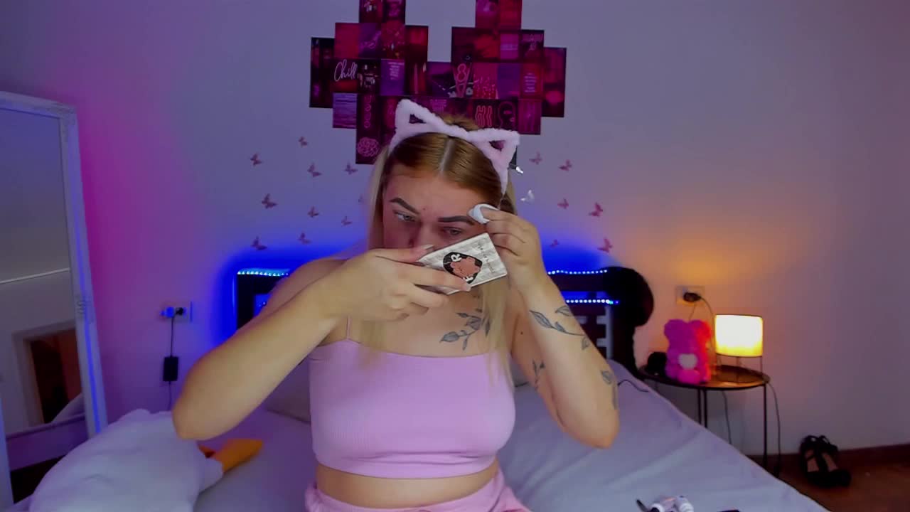 MikkiShows Live Sex December 13, 2025