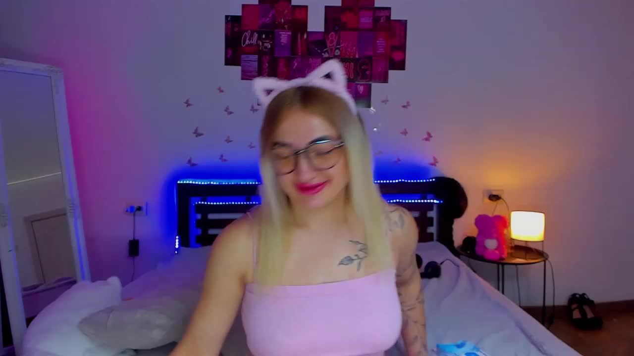 MikkiShows Live Sex December 13, 2025