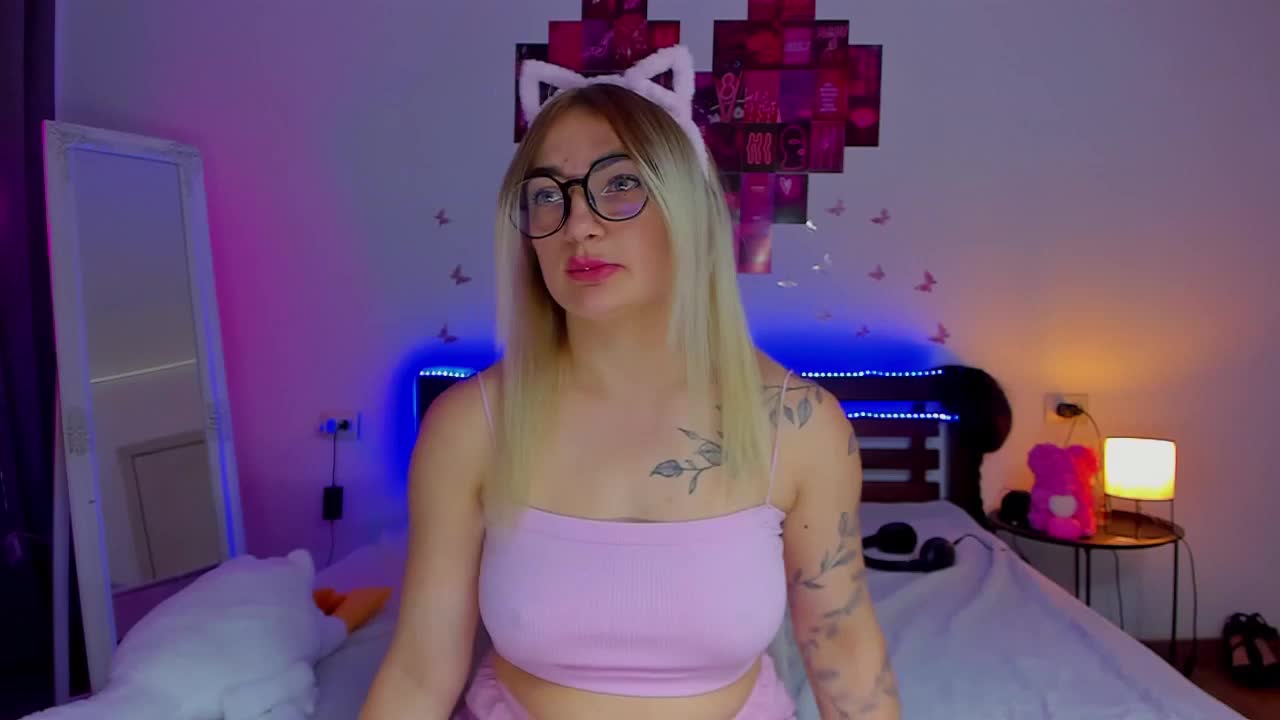 MikkiShows Live Sex December 13, 2025