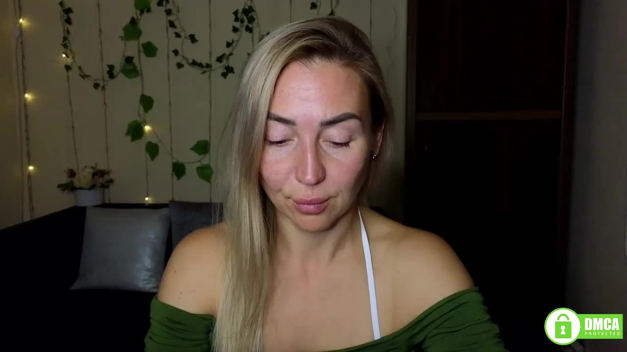 Jullyblondkiss Live Sex December 14, 2025