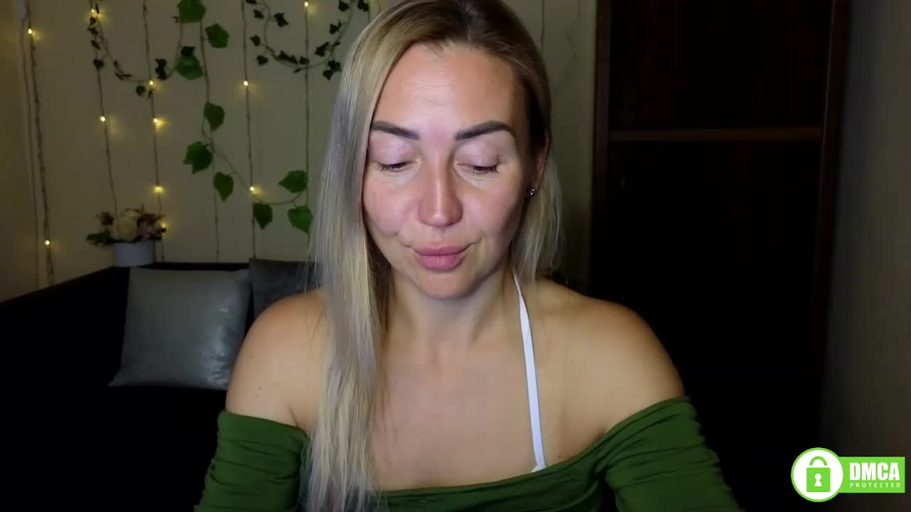 Jullyblondkiss Live Sex December 14, 2025