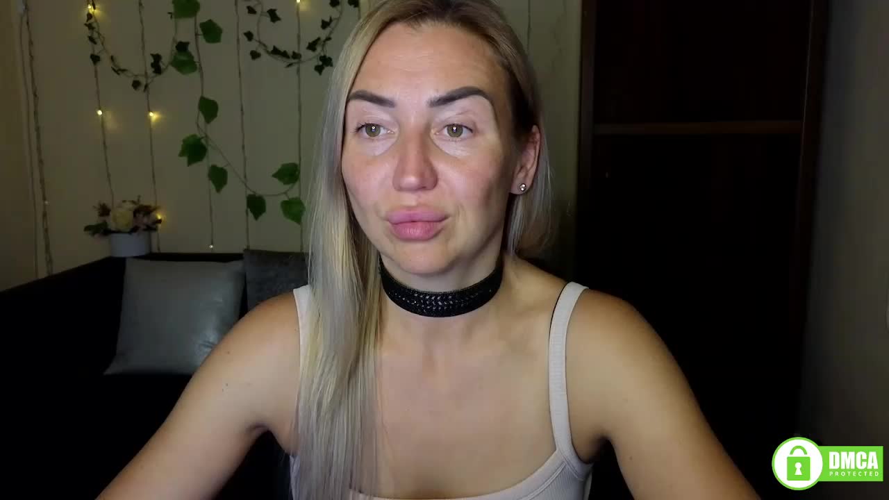 Jullyblondkiss Live Sex December 14, 2025