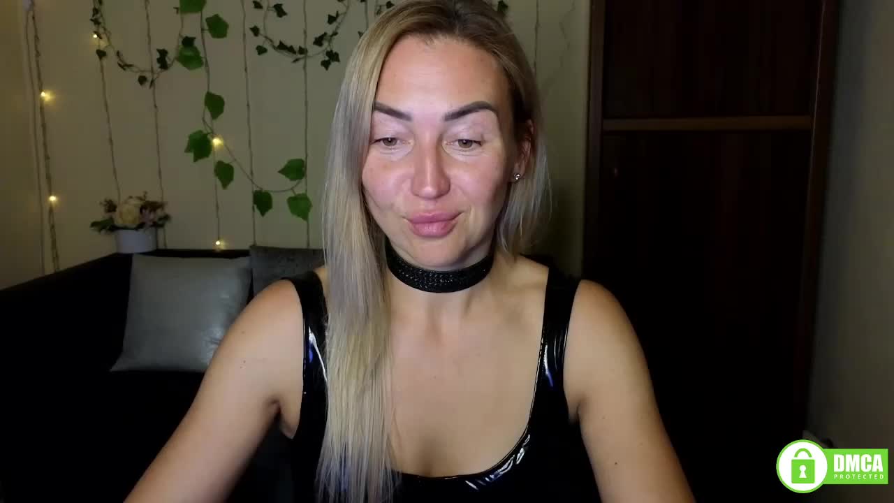 Jullyblondkiss Live Sex December 14, 2025