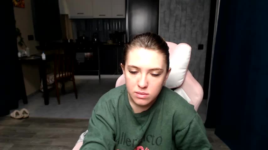 Reginasmilee Live Sex December 17, 2025