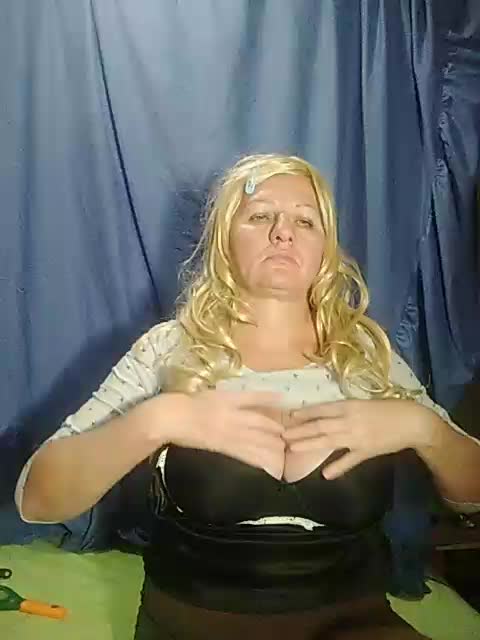 FameLara Live Sex December 17, 2025