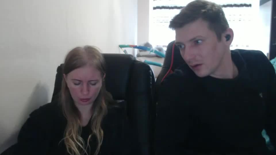 jenisandpeter Live Sex December 19, 2025