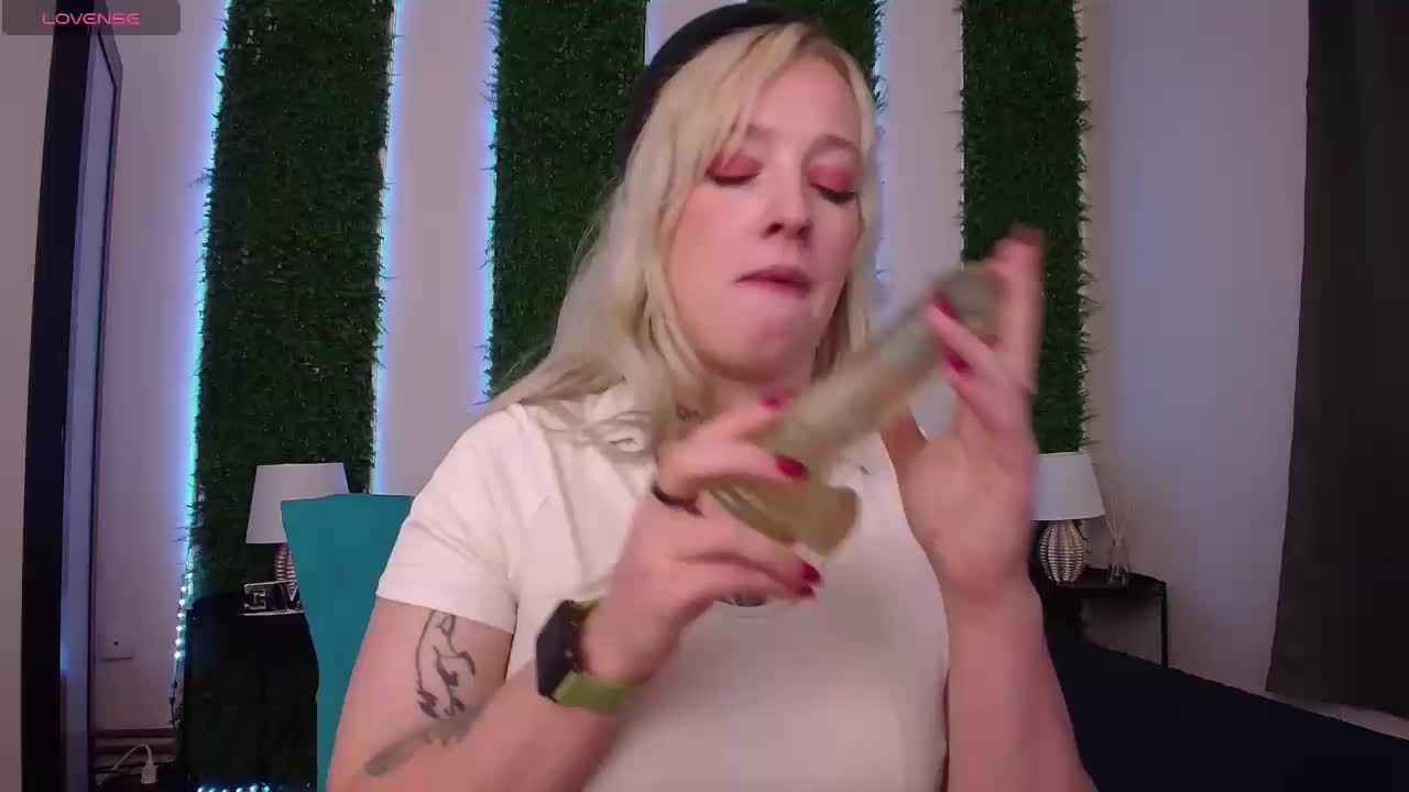 Nicole-Aniston Live Sex December 14, 2025